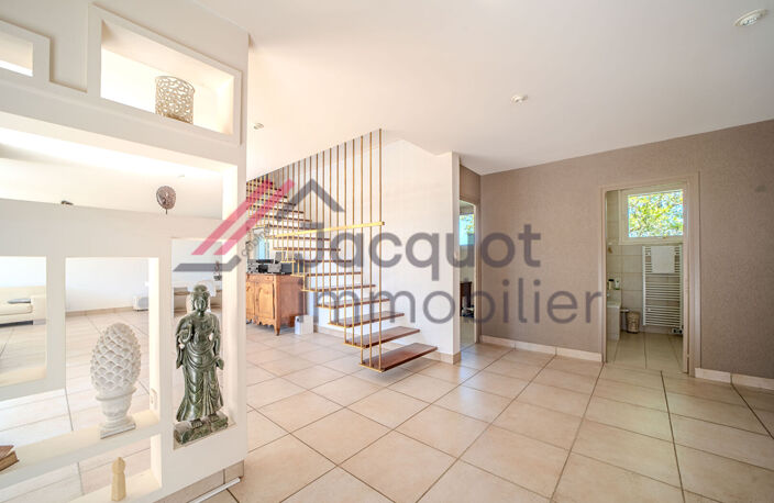 Maison Lons Le Saunier 6 pièce(s) 192.12 m2 — photo 2