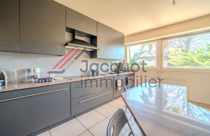 Maison Lons Le Saunier 6 pièce(s) 192.12 m2 — photo 4