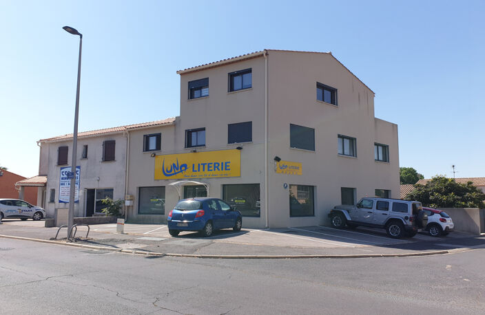 location local commercial de 142 m2 à Beziers — photo 2