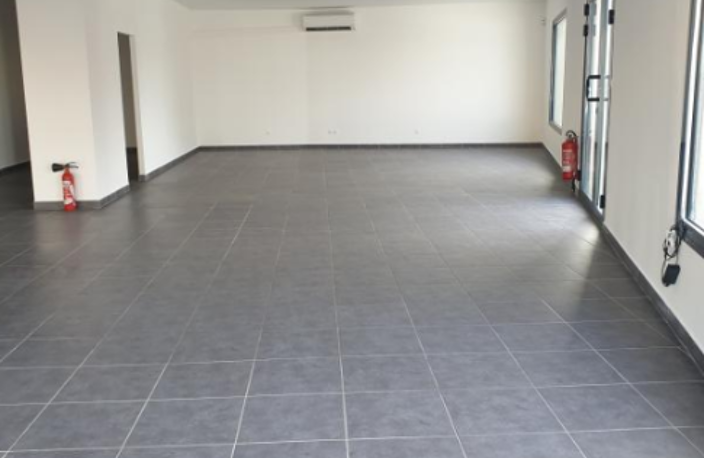location local commercial de 142 m2 à Beziers — photo 4