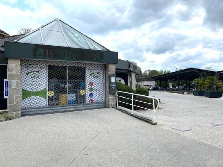 Local commercial — photo 1