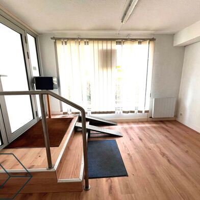 Commerce  230240 €