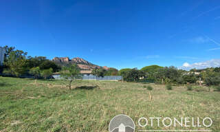 Terrain  813 m² à vendre à Roquebrune-sur-Argens (83520)