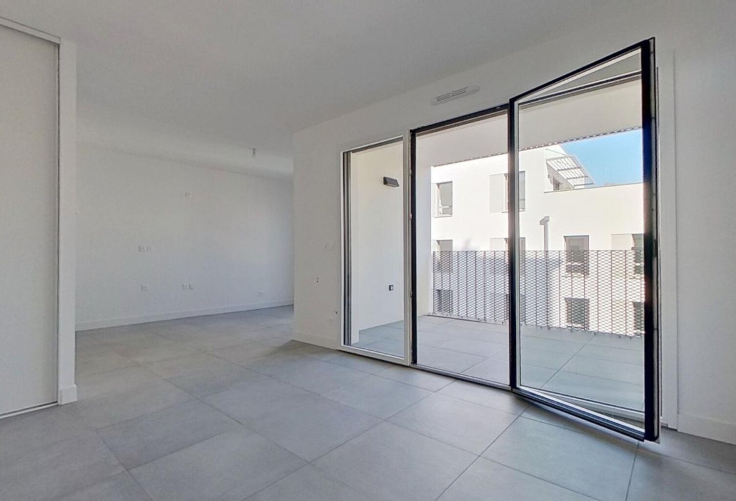 Lyon 9 Docks-Industrie, T3 NEUF de 72 m², avec balcon, belles prestations! — photo 1