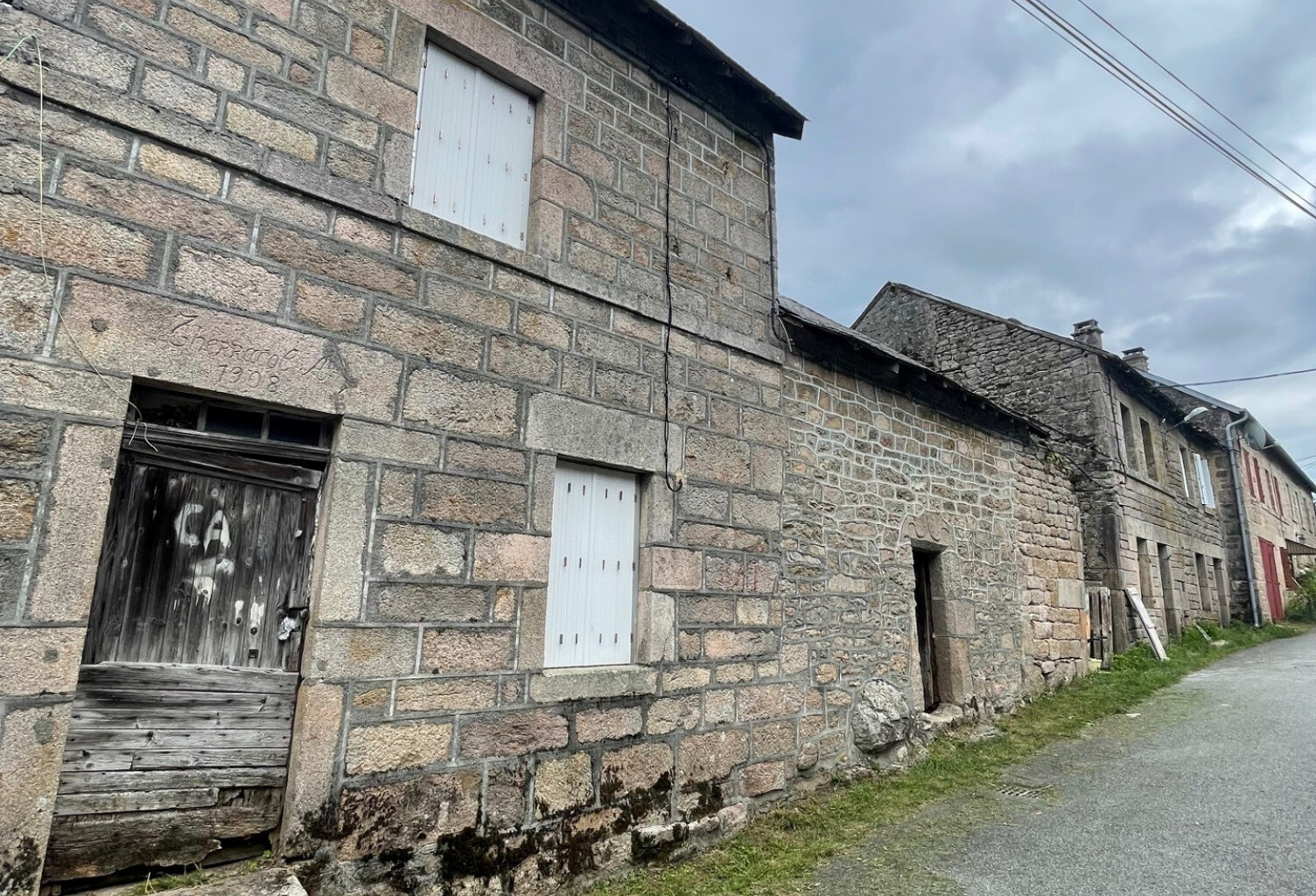 Maison et grange en pierres à aménager — photo 1