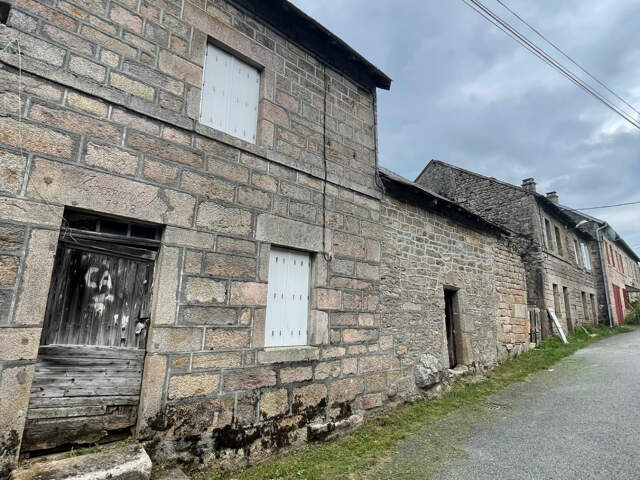 Maison et grange en pierres à aménager — photo du bien
