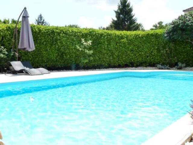 Proche Cahors, maison 6 chambres avec piscine — photo du bien
