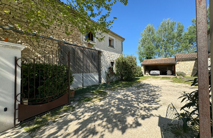 Ferme en campagne avec grand terrain et dépendances — photo 2
