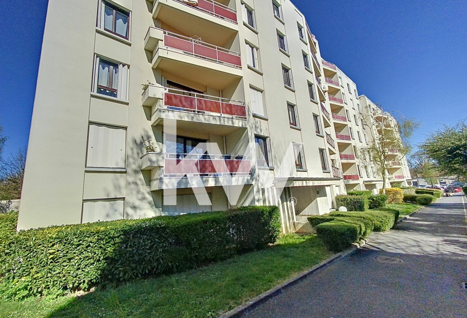 A VENDRE : LOCAL PROFESSIONNEL - REIMS — photo 1
