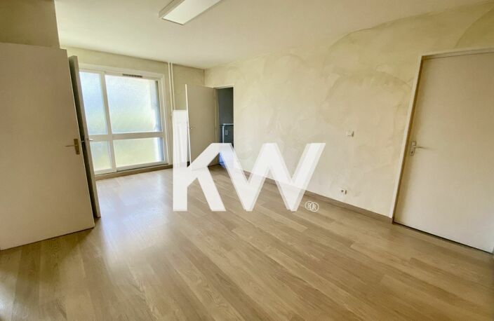 A VENDRE : LOCAL PROFESSIONNEL - REIMS — photo 3
