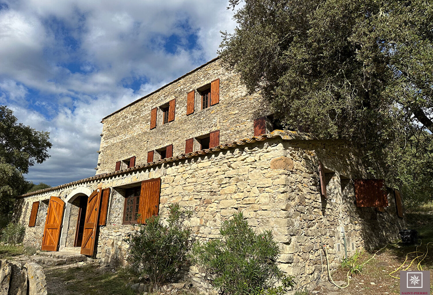 CEVENNES MERIDIONNALES  :  MAS FAMILIAL EN PIERRE — photo 1