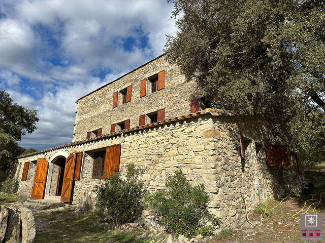 CEVENNES MERIDIONNALES  :  MAS FAMILIAL EN PIERRE — photo du bien