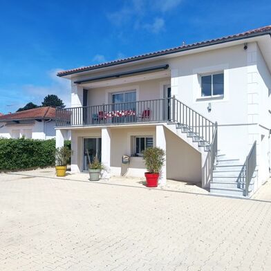 Maison 8 pièces 607260 €