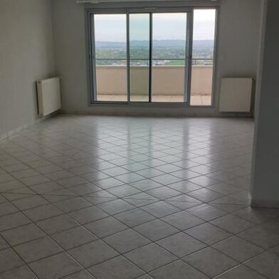 Appartement 4 pièces 982 €