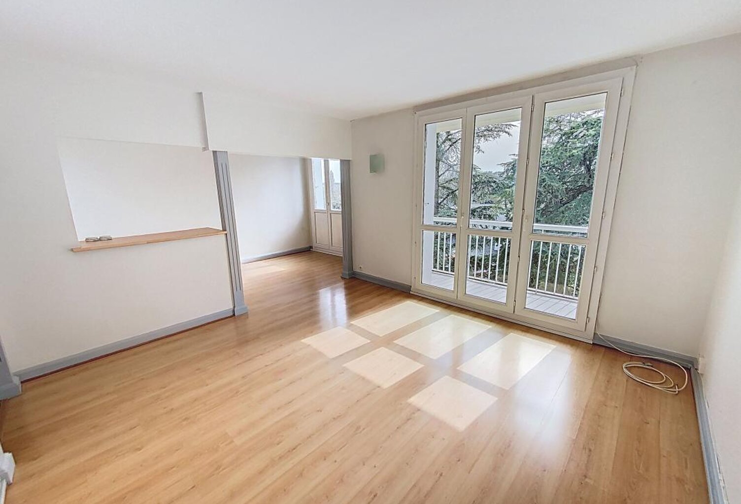 Appartement À Vendre avec balcon et cave — photo 1