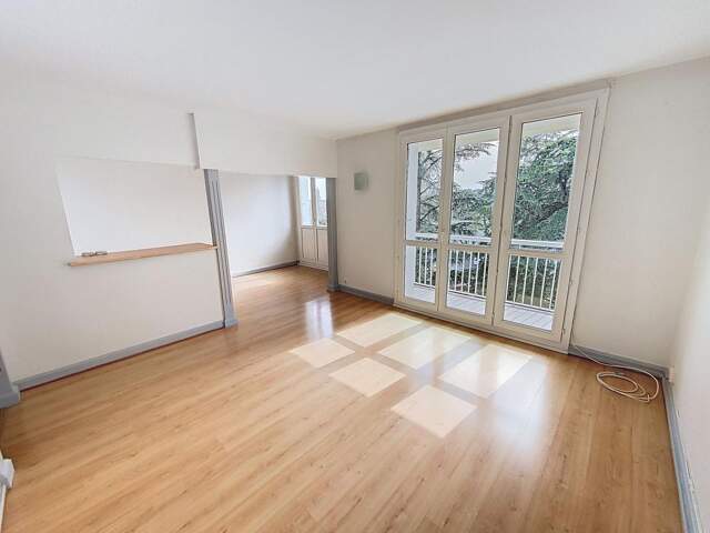 Appartement À Vendre avec balcon et cave — photo du bien