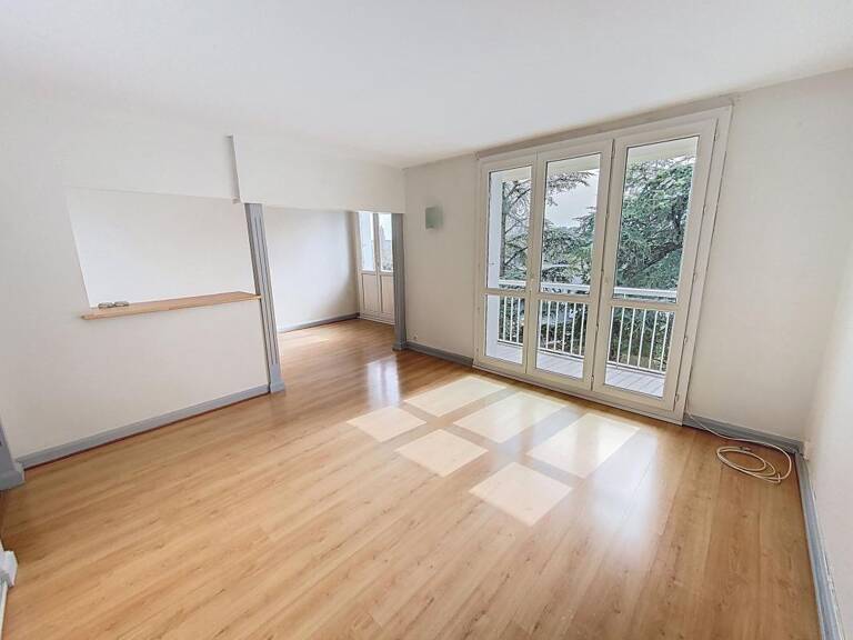 Appartement À Vendre avec balcon et cave — photo 1