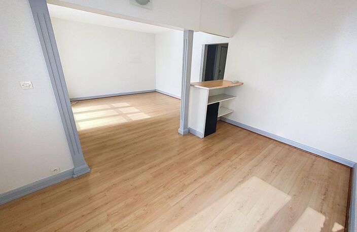 Appartement À Vendre avec balcon et cave — photo 2