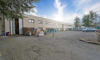 Local industriel  980 m² à louer à Pontault-Combault (77340)