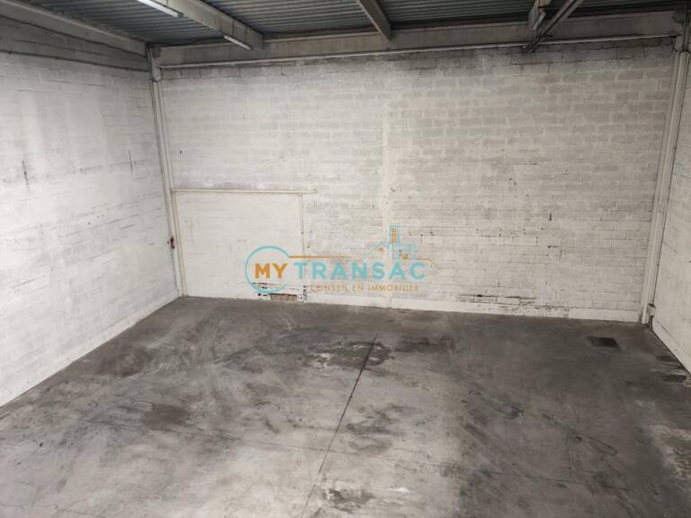 A LOUER  Entrepôt de 630m² situé à Valenton — photo 1