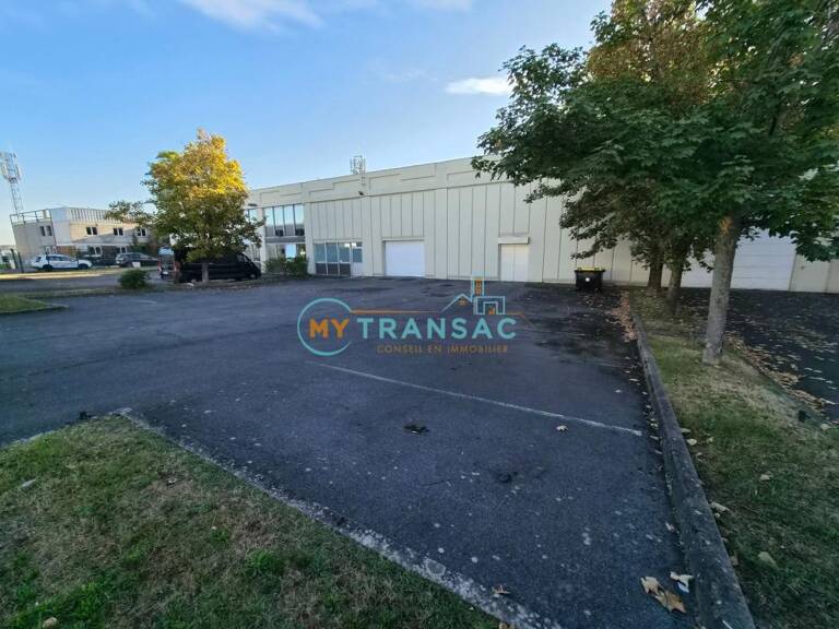A LOUER  Entrepôt de 630m² situé à Valenton — photo 1
