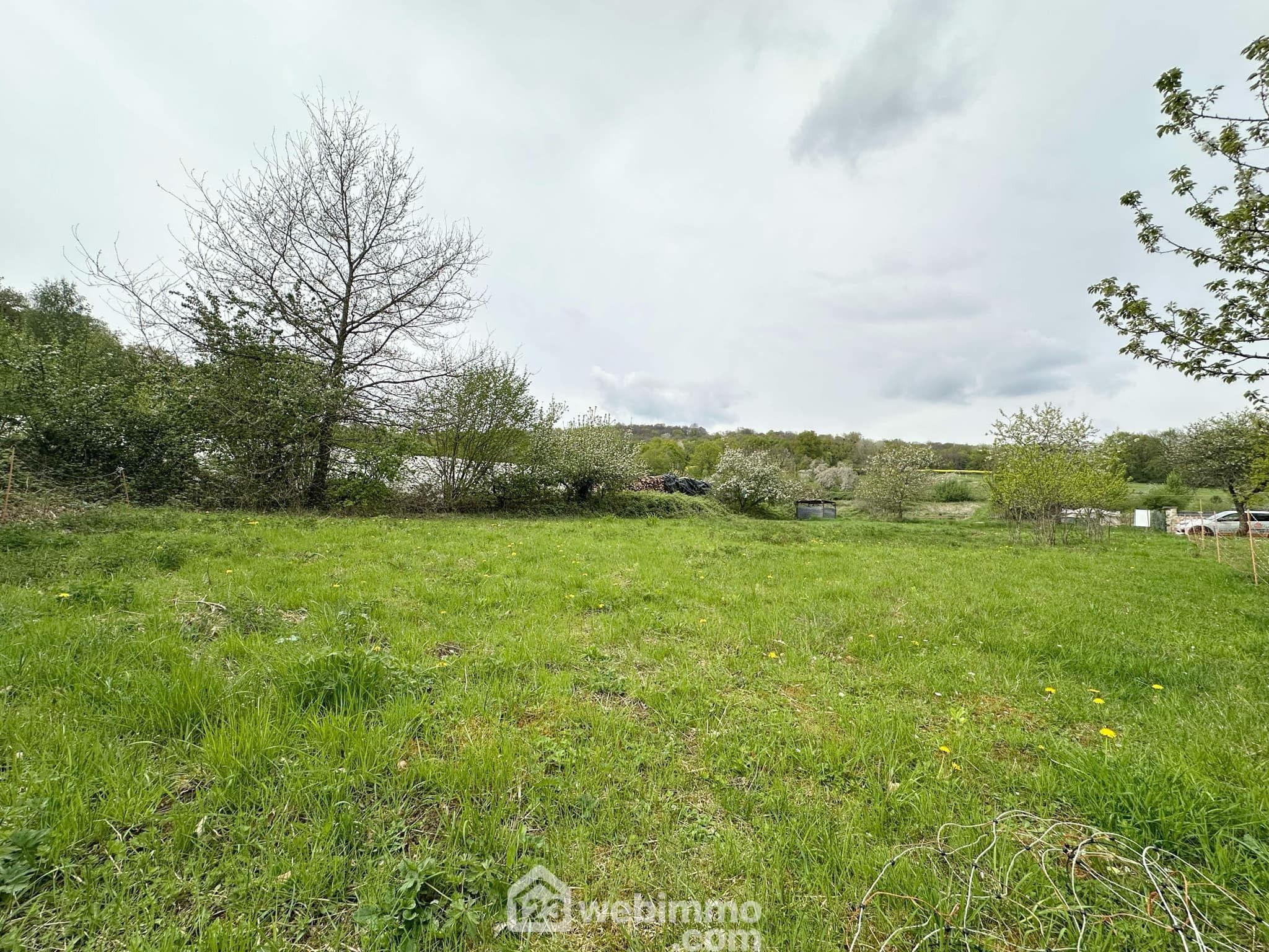 Terrain constructible - 1021m² - Mauregny-en-Haye