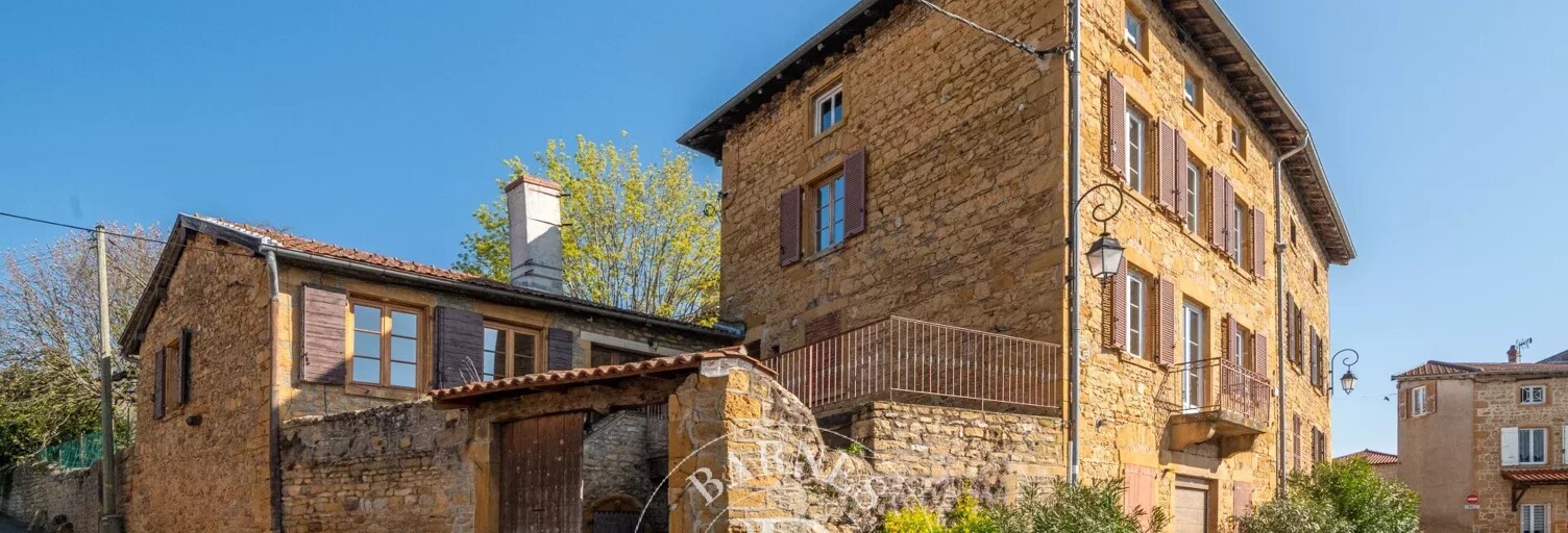 Maison 9 Pièces 300 m² à vendre à Saint-Germain-Nuelles (69210)