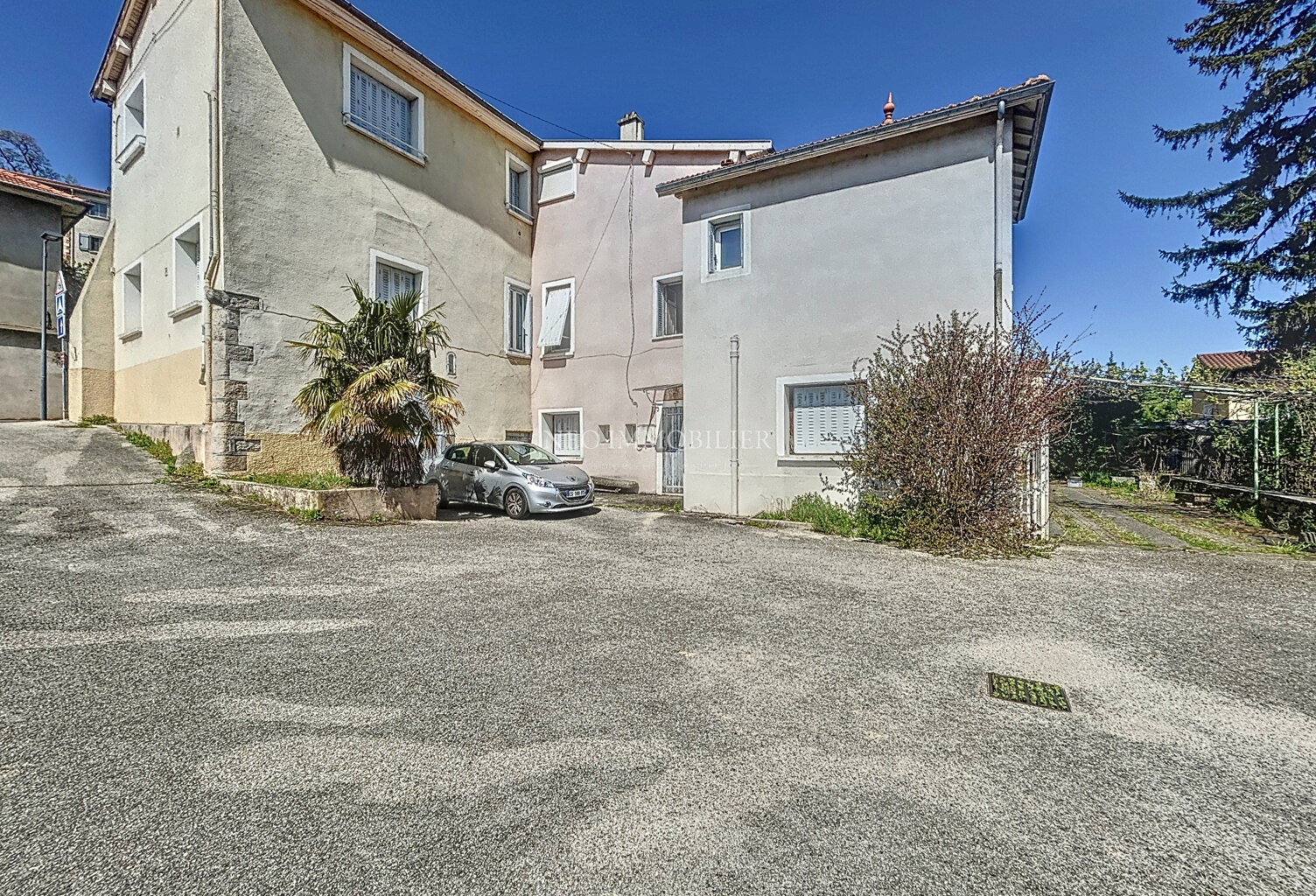 À vendre   Appartement T3 de 76 m2 avec garage et cave à Gri — photo 1