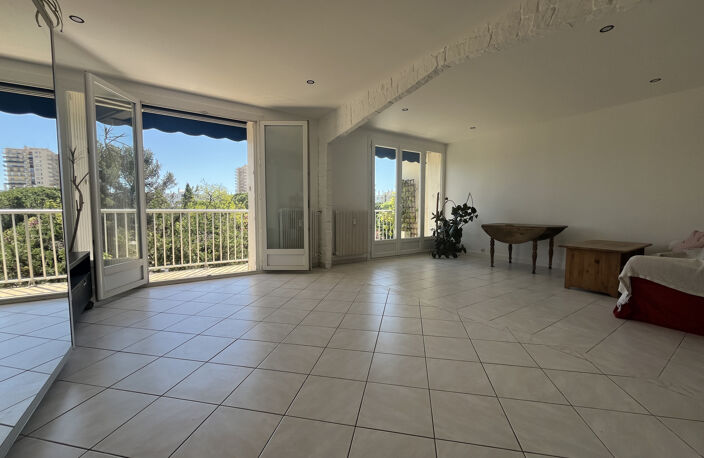Grand T3 de 75 m2 traversant - rénové - lumineux - garage et — photo 3