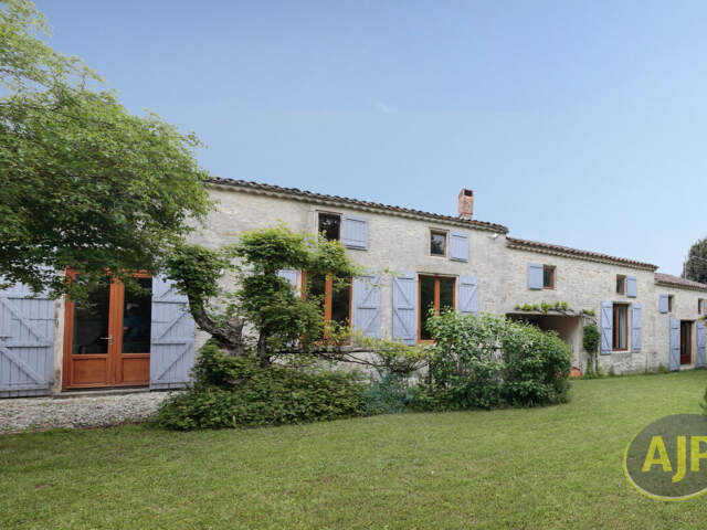 Longère de 160m2 de surface habitable sur 1240m2 de terrain ! — photo du bien