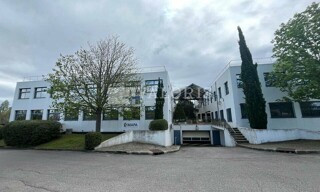 Bureau  155 m² à louer à Aix-en-Provence (13290)
