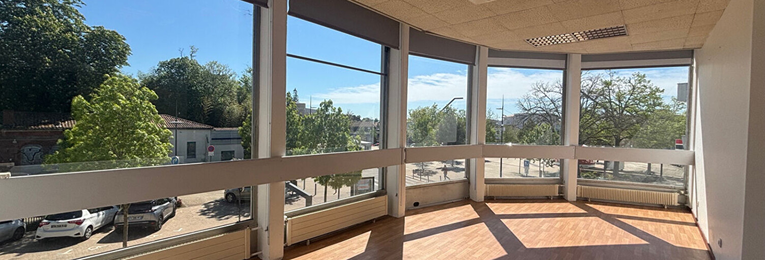 Commerce  69 m² à louer à Saint-Médard-en-Jalles (33160)