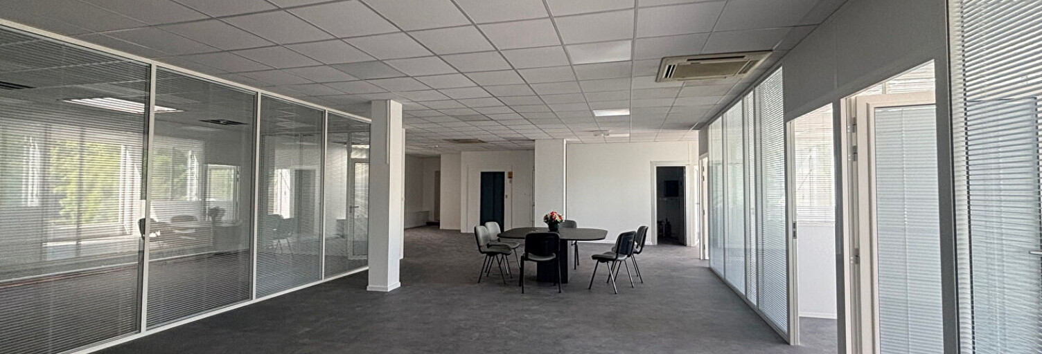 Commerce  191 m² à louer à Saint-Médard-en-Jalles (33160)