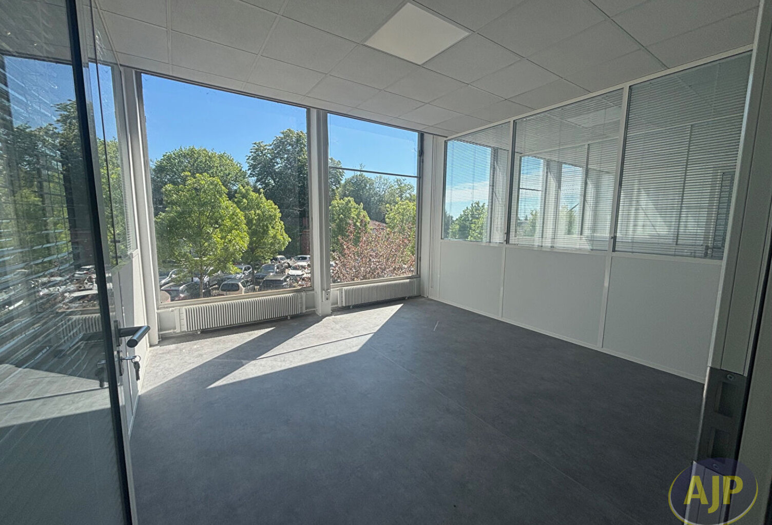 Bureaux 191m² Saint Médard Centre — photo 1