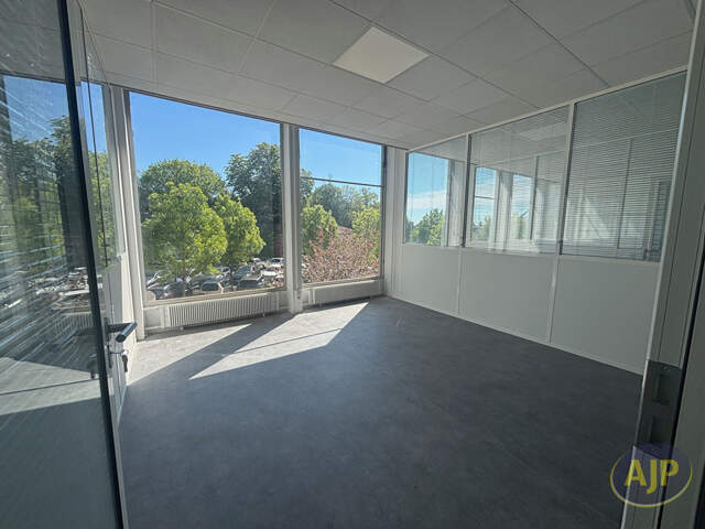 Bureaux 191m² Saint Médard Centre — photo du bien