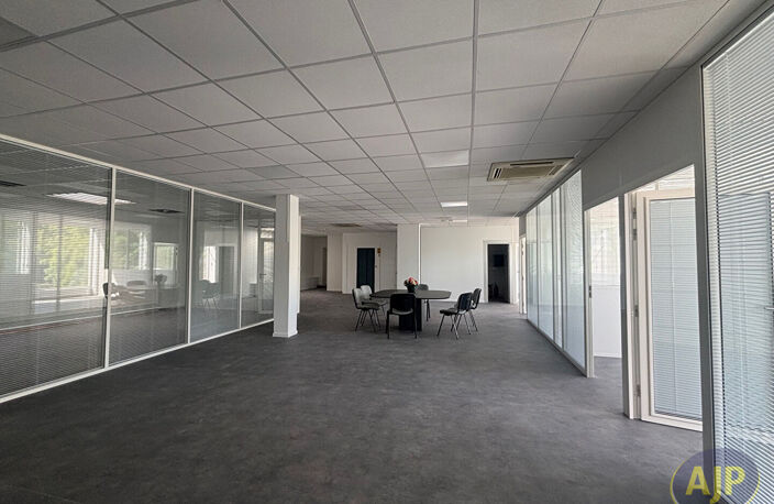 Bureaux 191m² Saint Médard Centre — photo 2