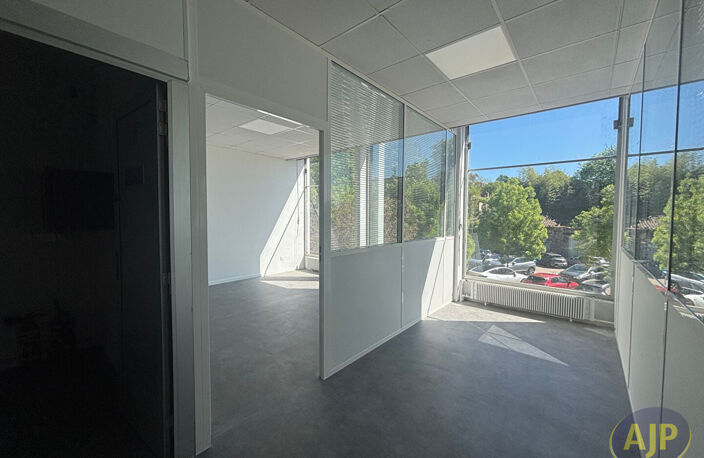 Bureaux 191m² Saint Médard Centre — photo 4