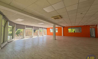 Commerce  236 m² à louer à Saint-Médard-en-Jalles (33160)