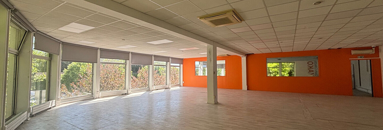 Commerce  236 m² à louer à Saint-Médard-en-Jalles (33160)