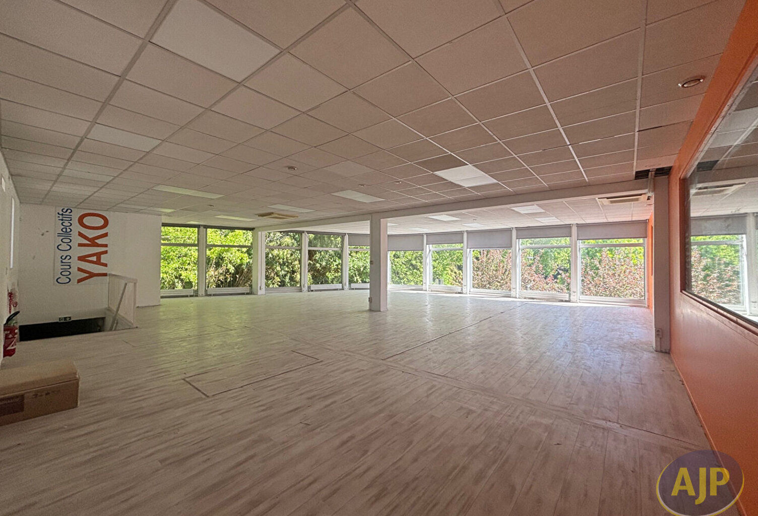 Local 236m² Saint Médard Centre — photo 1
