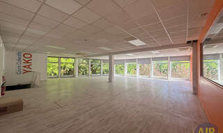 Commerce  236 m² à louer à Saint-Médard-en-Jalles (33160)