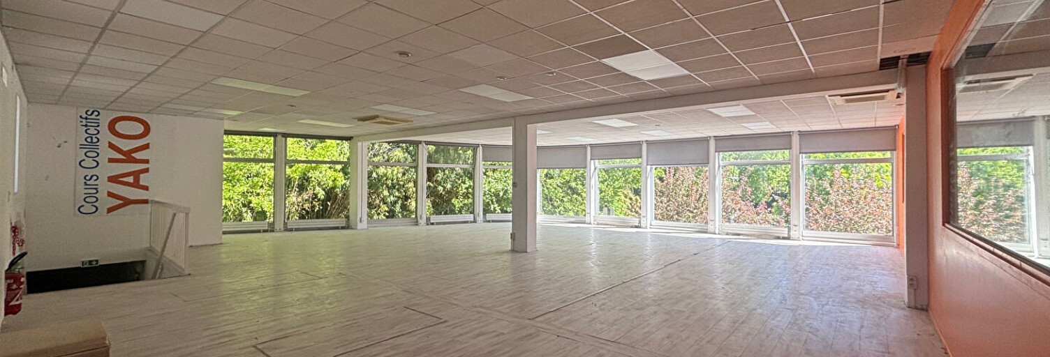 Commerce  236 m² à louer à Saint-Médard-en-Jalles (33160)