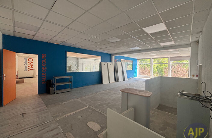 Local 236m² Saint Médard Centre — photo 2