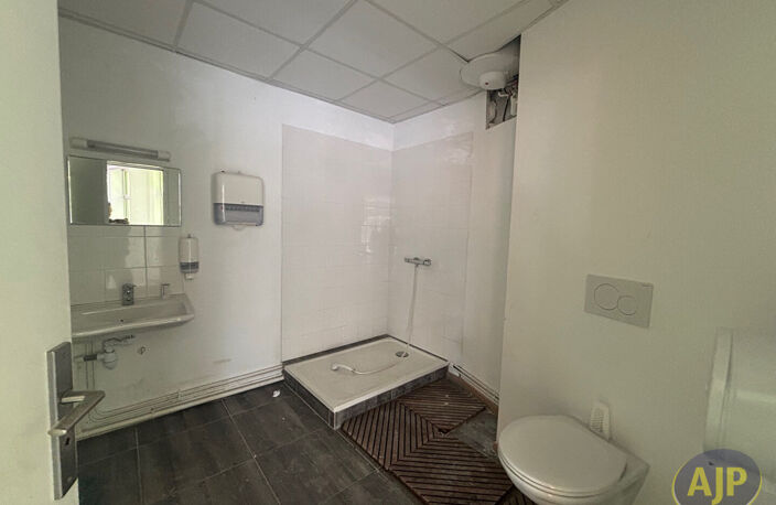 Local 236m² Saint Médard Centre — photo 4