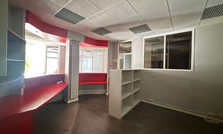 Commerce  212 m² à louer à Saint-Médard-en-Jalles (33160)
