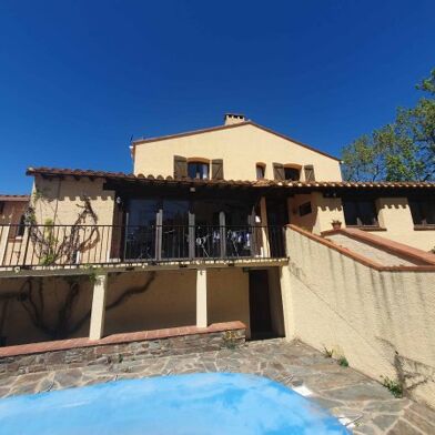 Commerce  697000 €