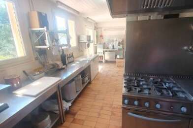 Commerce  697000 €