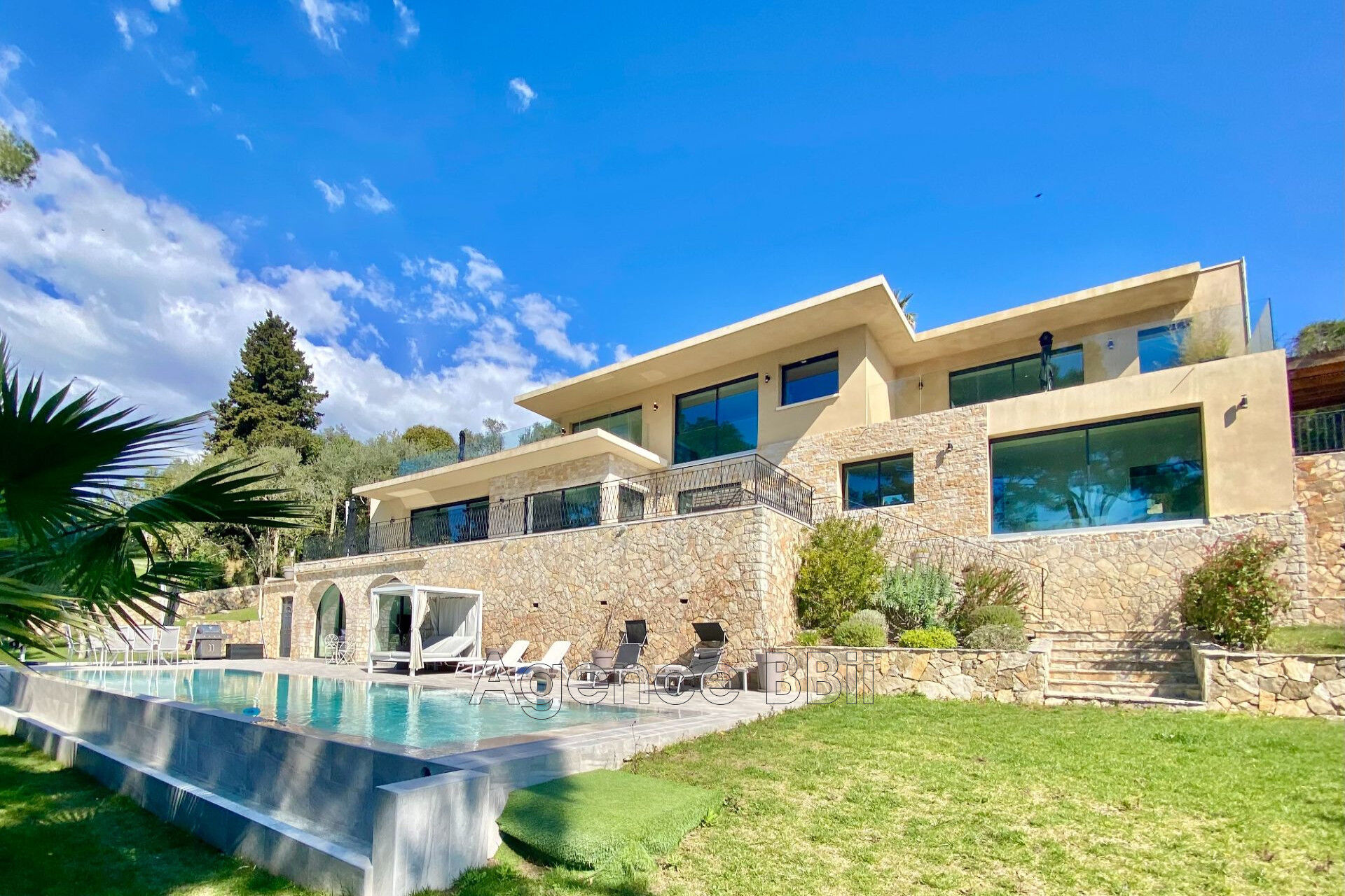  Villa 8 pièces 372 m²