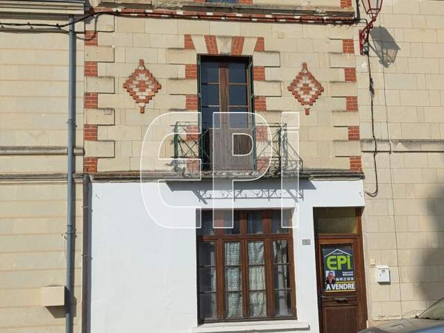 LES TROIS MOUTIERS- Maison centre ville à rénover sur environ — photo du bien
