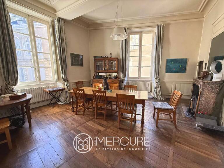 APPARTEMENT avec COUR et PARKINGS — photo 1